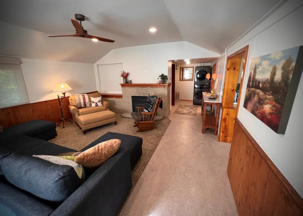 b4997771ab7c4432b5bac4540c58111e LargeOriginal.jpg